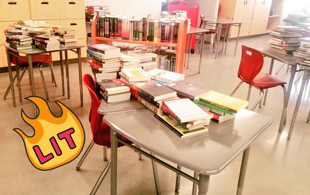 Delivering a classroom library to our newest class level - 8th grade! <a href="/tres_school/">Tres Volcanes Community Collaborative School</a>
#apslibs #NMSchoolLibrarians #NMPED