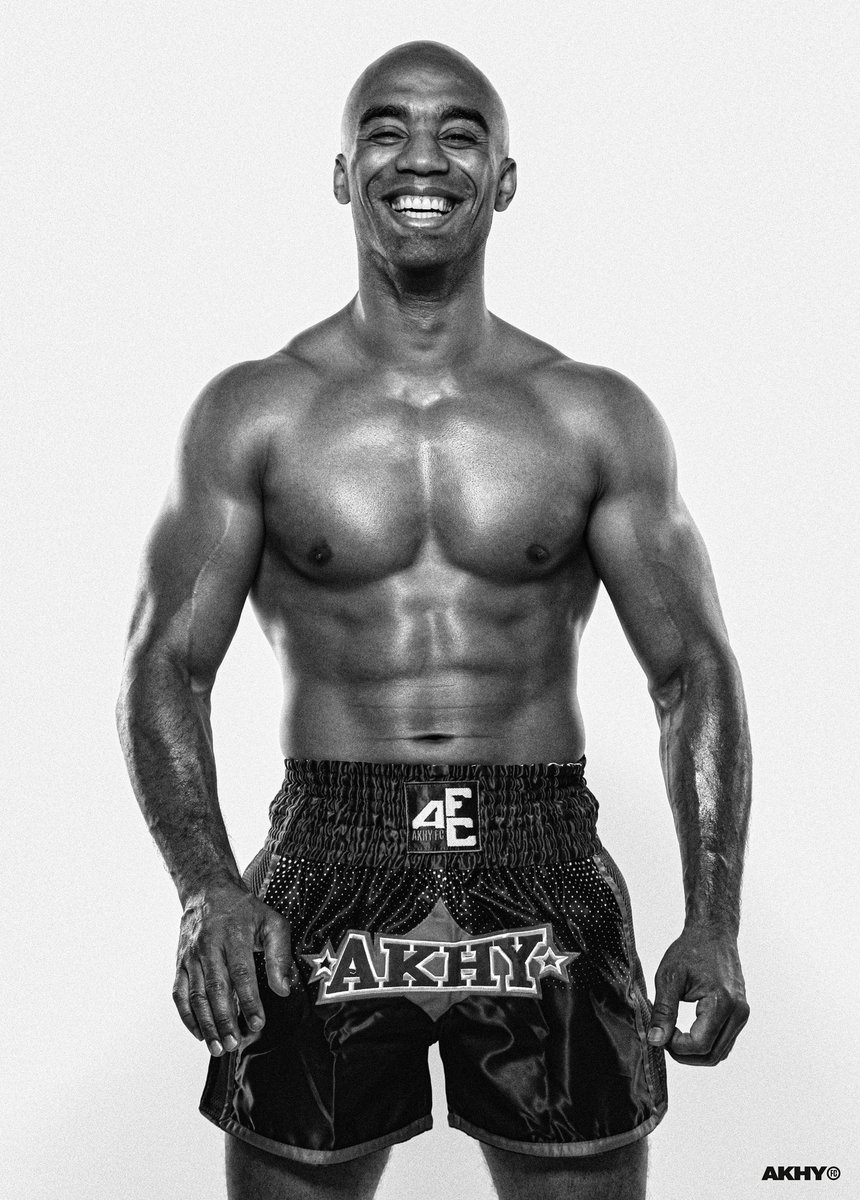 karimghajji's tweet photo. Lɪғᴇ ɪs ʙᴇᴛᴛᴇʀ ᴡʜᴇɴ ʏᴏᴜ sᴍɪʟᴇ 
— @AkhyOfficial —
#life #tofight #kickboxing #mma #jjb #worldchampion #workout #nonstop #pellegrino_francois #boss2fin https://t.co/KfHsh1SOAe