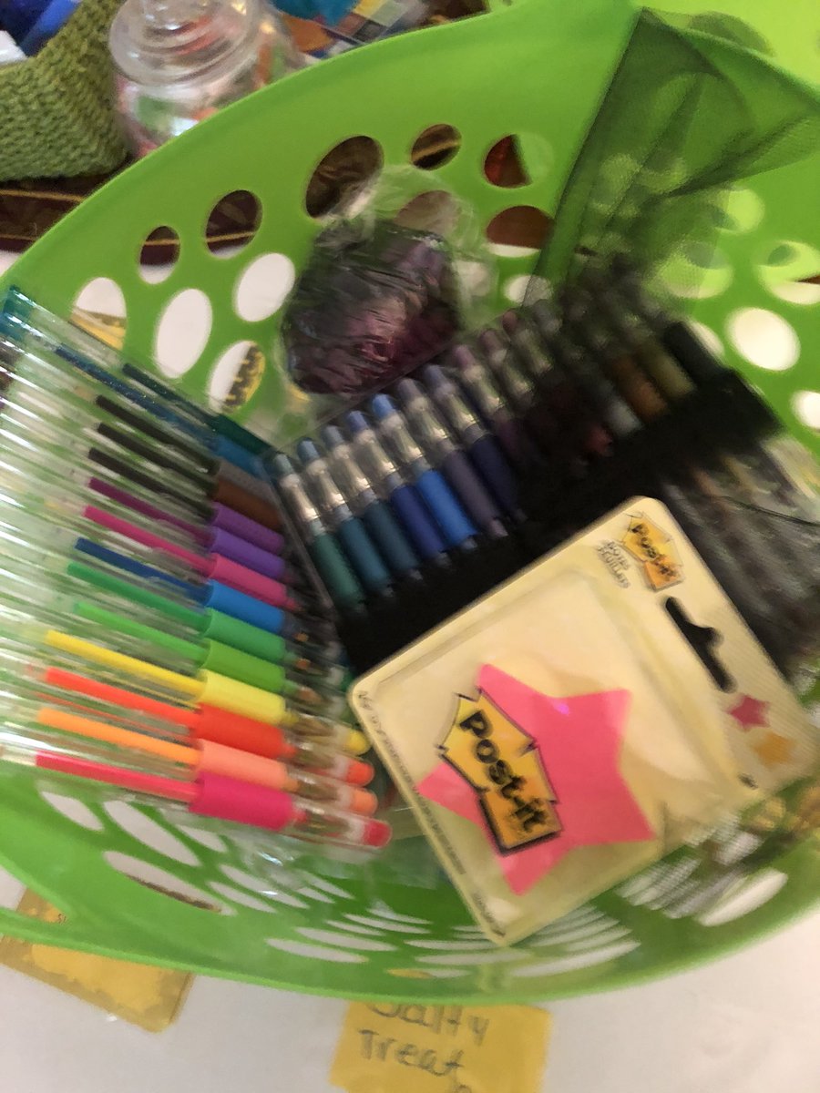 ValdesNativ's tweet image. Getting ready for our staff Token Economy @LewisvilleES #ponystrong