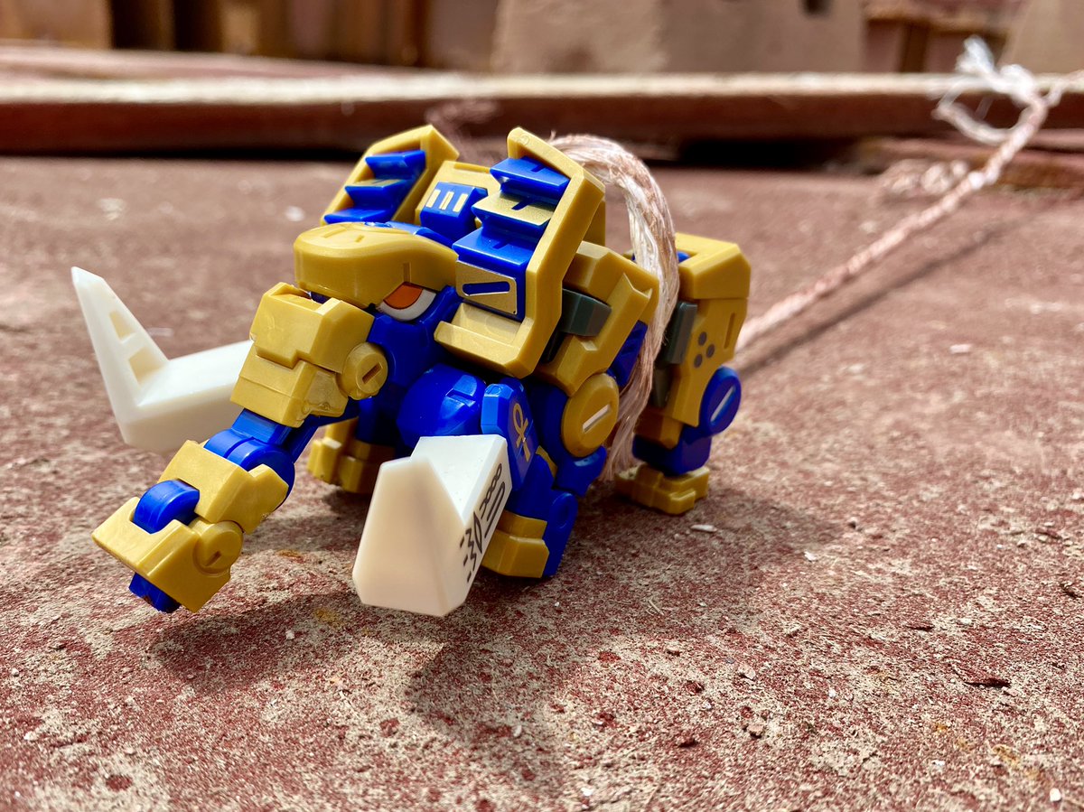 foxracingfive's tweet photo. Mark of the ankh  @52Toys @s250_MKII #52toys #beastbox #desktoys #ビーストボックス #elephinx #beastofburden https://t.co/RMqXhF0Ur5