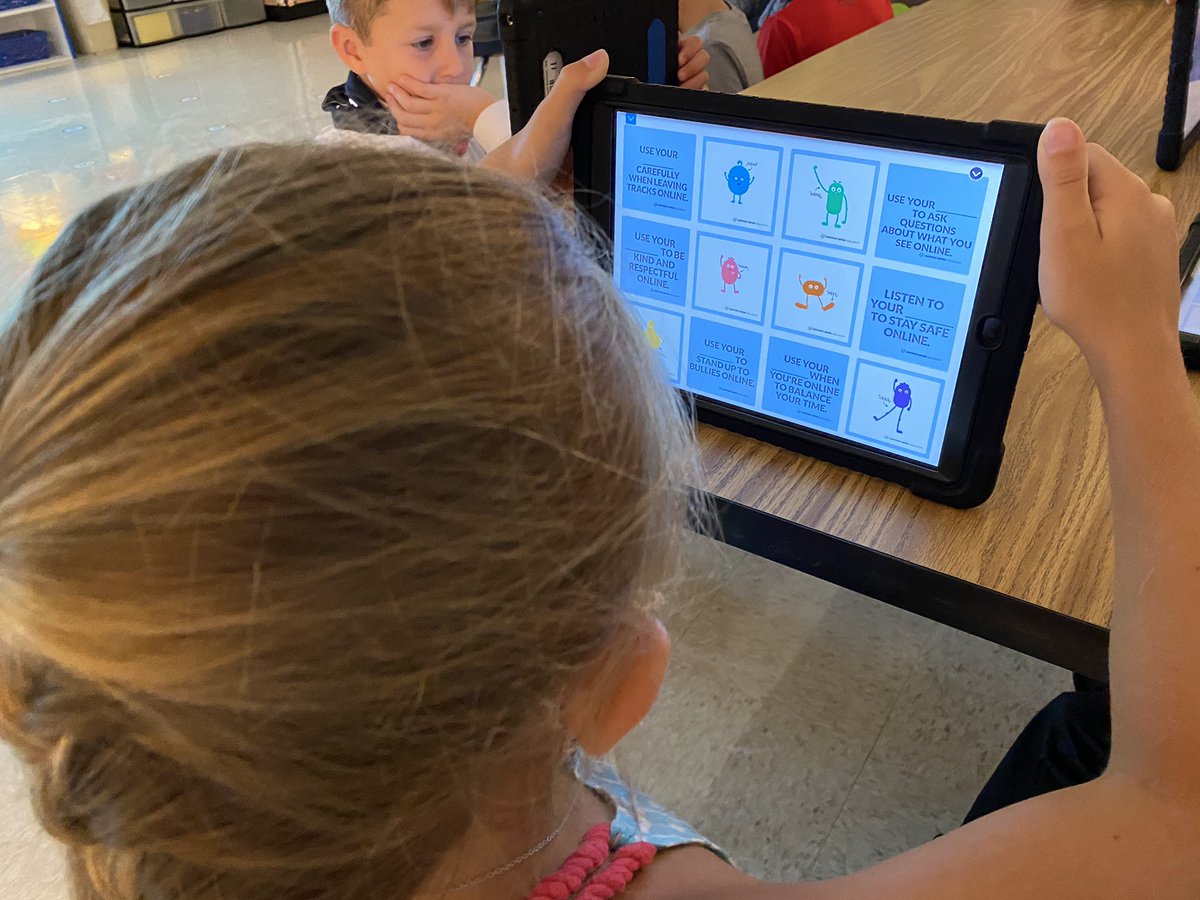 HFESCollaborat1's tweet photo. So much learning happening in the Collaboratory during the first 8 days of school! #nearpod #flipgrid #canvas https://t.co/XiRrSvWKTf