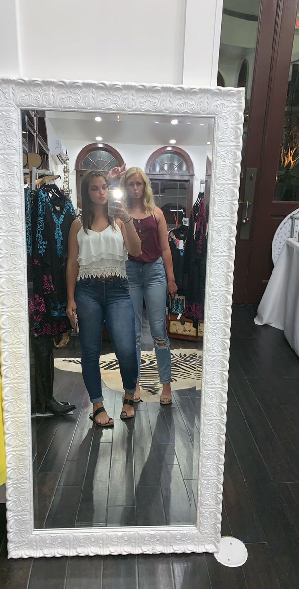 _KatyJean_'s tweet photo. Happy birthday Dani!! I love and miss you so much! Can’t wait to see you soon! ♥️🥰 https://t.co/qBkvxoimnu