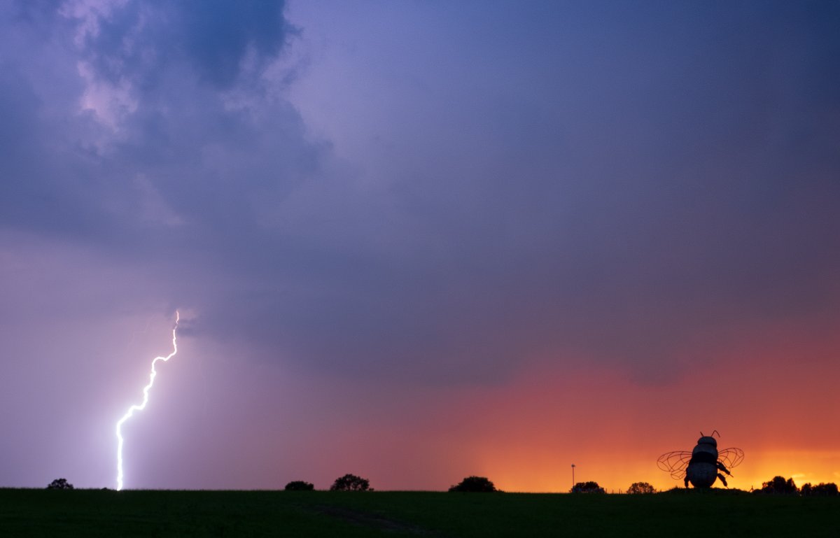 paulshill's tweet photo. A couple more photo's of this evenings storm as it passed through Nantwich. I wanted to capture lightning with the @Snugburys @snugburys09 sculpture in shot @StormHour @Crewe_Nantwich  @nantwichnews @StormChaseUK #lightning #lightninguk #LightningStorm #lightningstrike #Nantwich https://t.co/y2ru4MYILN