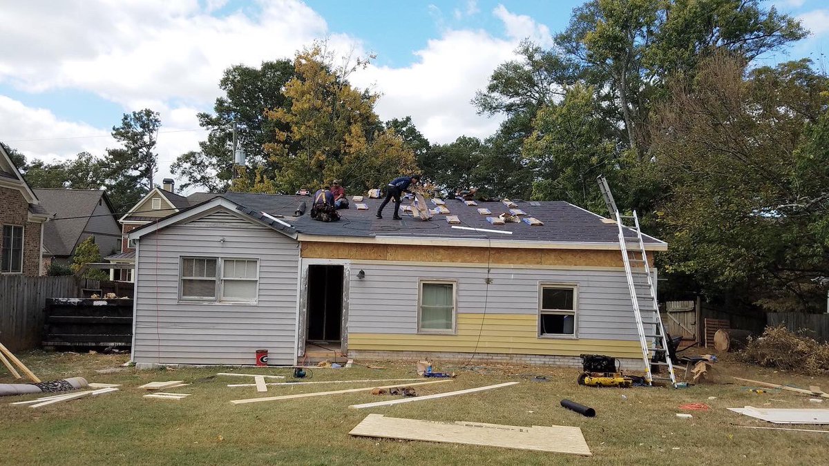 NMGRemodeling's tweet photo. #repairs #roofing #interiorandexterior #desing #newproject #house #home #freeestimate #afterandbefore #adittion #roofrepair #reroof #gaf #gaftimberline #charcoalshingles #timberlinehd #gafcharcoal #gutters #gutterguards #workhard #nomoreleaks #newroof #wegotyoucovered https://t.co/2aMnUvN4Li