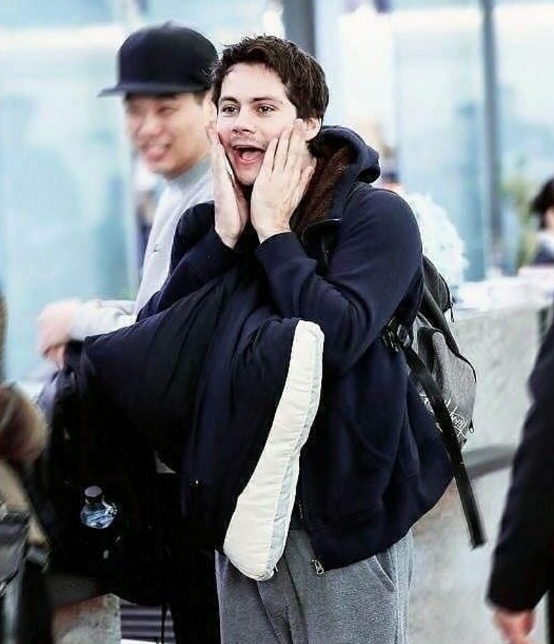 BUZZEATSDIRT's tweet image. me arriving this morning vs me 12 hrs later, jet lag catching up, ready to drink myself to sleep 

#GHOSTINTRO #GHOSTEVENT