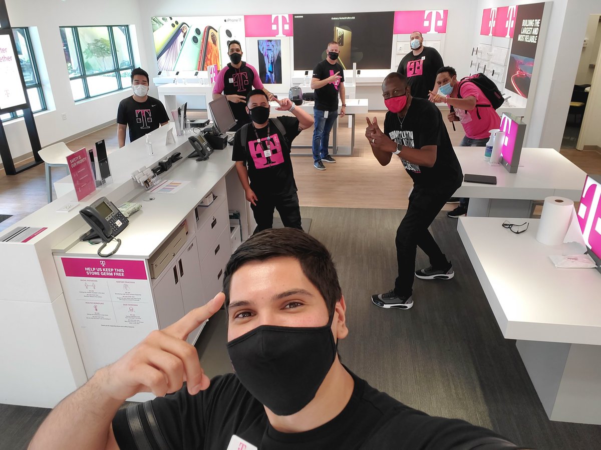 Awesome Day in Addison with some Awesome leaders! 🙌 #TexasDNA #WeAreAllTMobile #SouthNeverSettles @tobiastjones @kennystodd @RubenMagenta @dqdang12 @JVTheBeast27 @jenny_foss @JonFreier @TracyNolan_