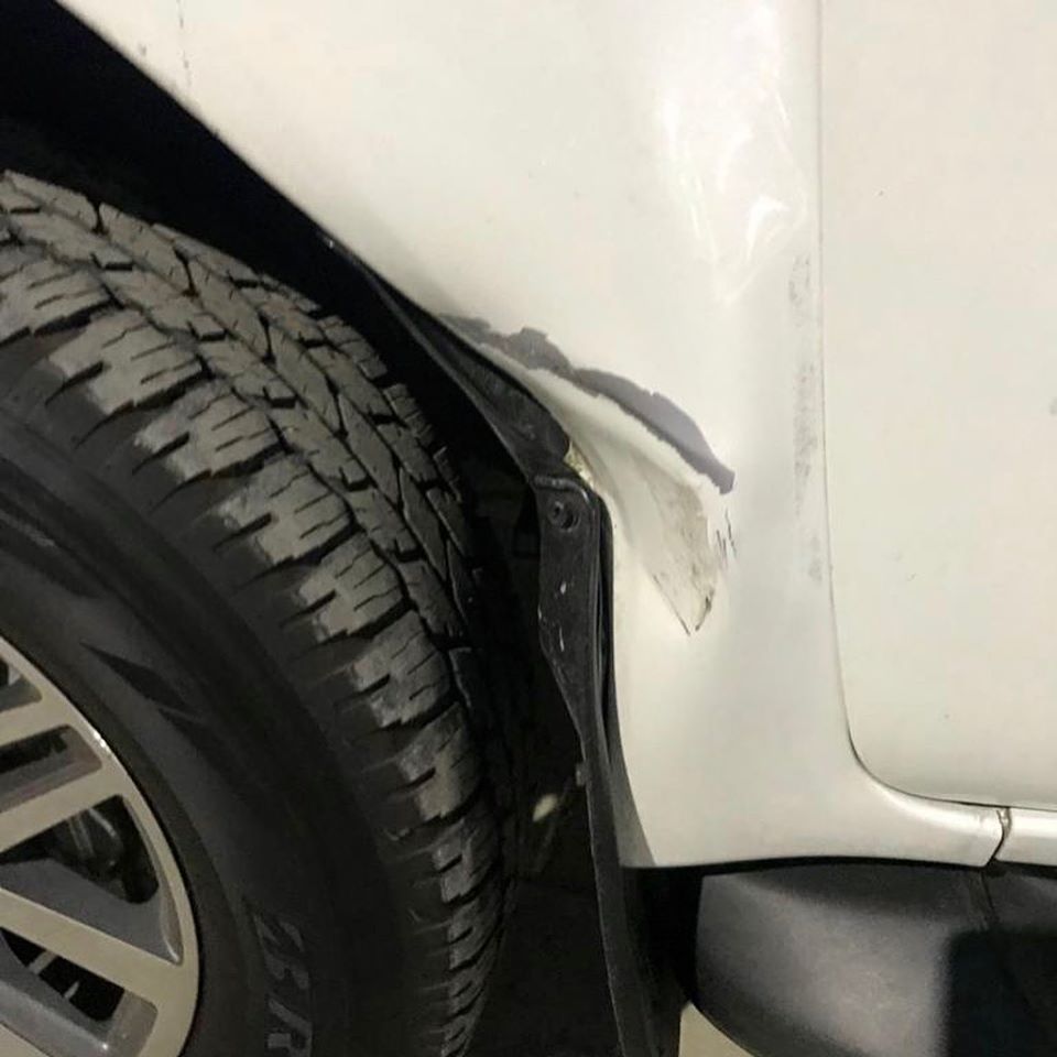 marlonbot's tweet photo. Toyota Hilux 2020, impactada a velocidad por objeto metálico en carretera. Reparada y pintada en concesionaria con partes originales en 4 días.  El tiempo de respuesta depende de la gestión del #asesor, es aquí donde marcamos la diferencia.

#seguros #segurosecuador #autosecuador https://t.co/IHPJr3ASJ5