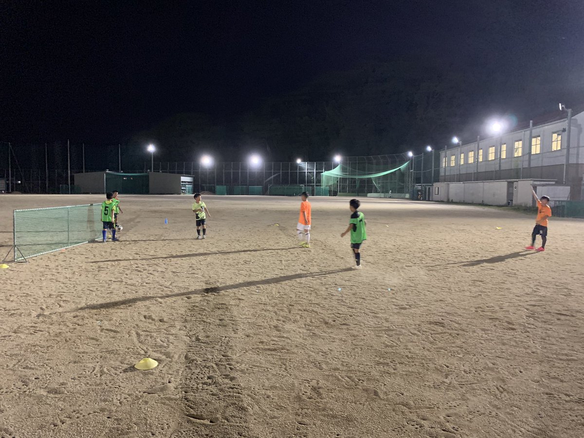 EffortSchool's tweet photo. 活動日誌を更新しました。
https://t.co/MqxcR9uOo9

#少年サッカー
#松山市中予サッカー
#愛媛県サッカー
#エフォートサッカースクール
#松山城南高校グラウンド
#ミニゲームトレーニング
#新規体験者歓迎 https://t.co/uuJkQovntx