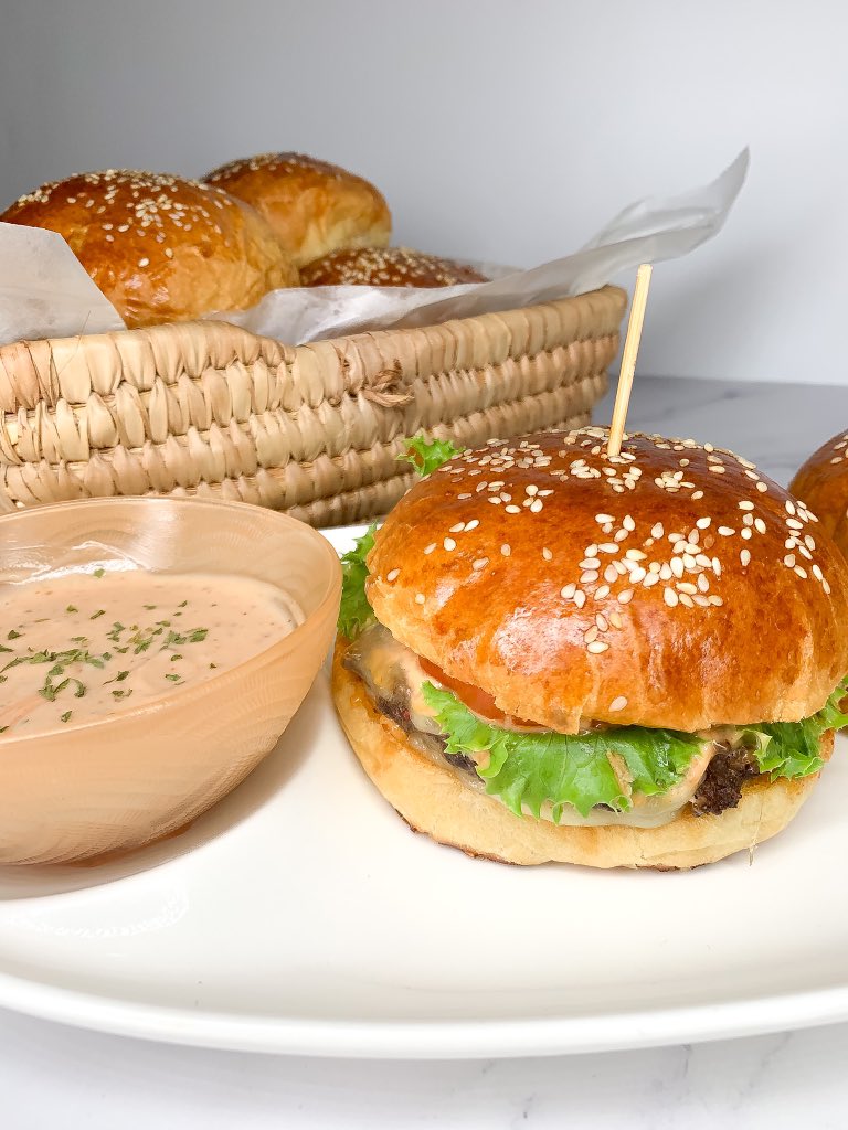 Fateeema_IS's tweet photo. Hey guys I just started my own business and I sell burgers, wings and dinner rolls.Please check it out patronize and please retweet &amp; like❤️ @fatisgrillhouse   Thank you❤️❤️🙏🏿🙏🏿🙏🏿 https://t.co/nBhkdQeanj