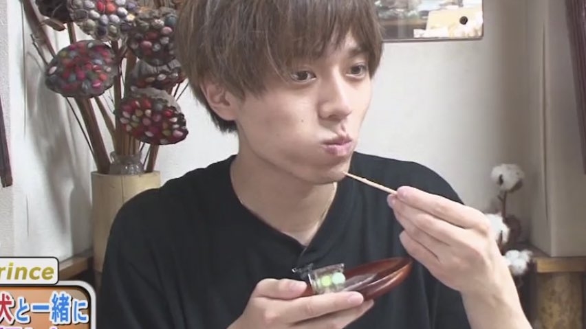 تويتر あいりす على تويتر 今日は左利きの日らしい イケメンで左利きって最高よね 左利きの日 T Co 6fb84n8vyz