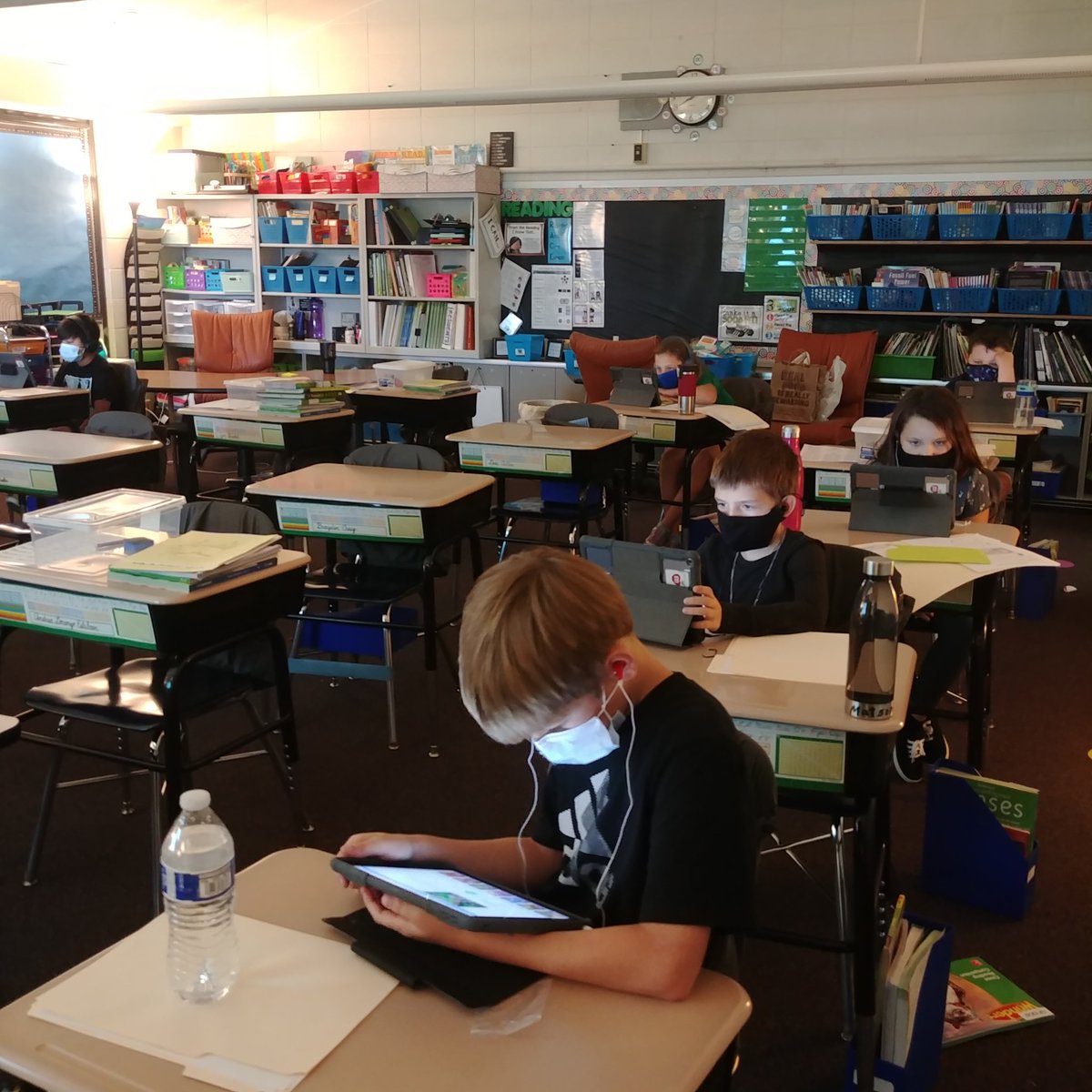 MPSHollrah's tweet photo. Kickin' it with more of my @NorrisElem Lions! This group already has my heart. They are kind, creative, and so willing to share! They mastered lots of tech, rolled with oursafety measures, and started a ripple of kindness that I hope reaches YOU soon! #Together #GoForTheGold https://t.co/1eMr98tAMT