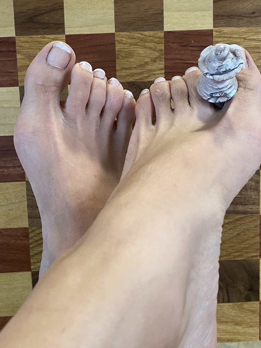 higharchesonly1's tweet photo. Queen of the foot game #feet #toes #queen #foot #footfetish https://t.co/NN0K2uo4AK