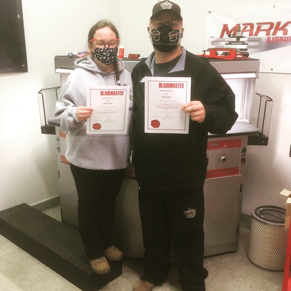 blademasterCA's tweet photo. Hey @OJHLGoldenHawks , we’re hoping for some big Ws now that your #equipmentmanager has been trained by  @blademasterCA .. 💥💥 #Blademaster #thechoiceofprofessionals #skatecare #skatesharpening #ferda     ••• https://t.co/yRsjX0i9qV