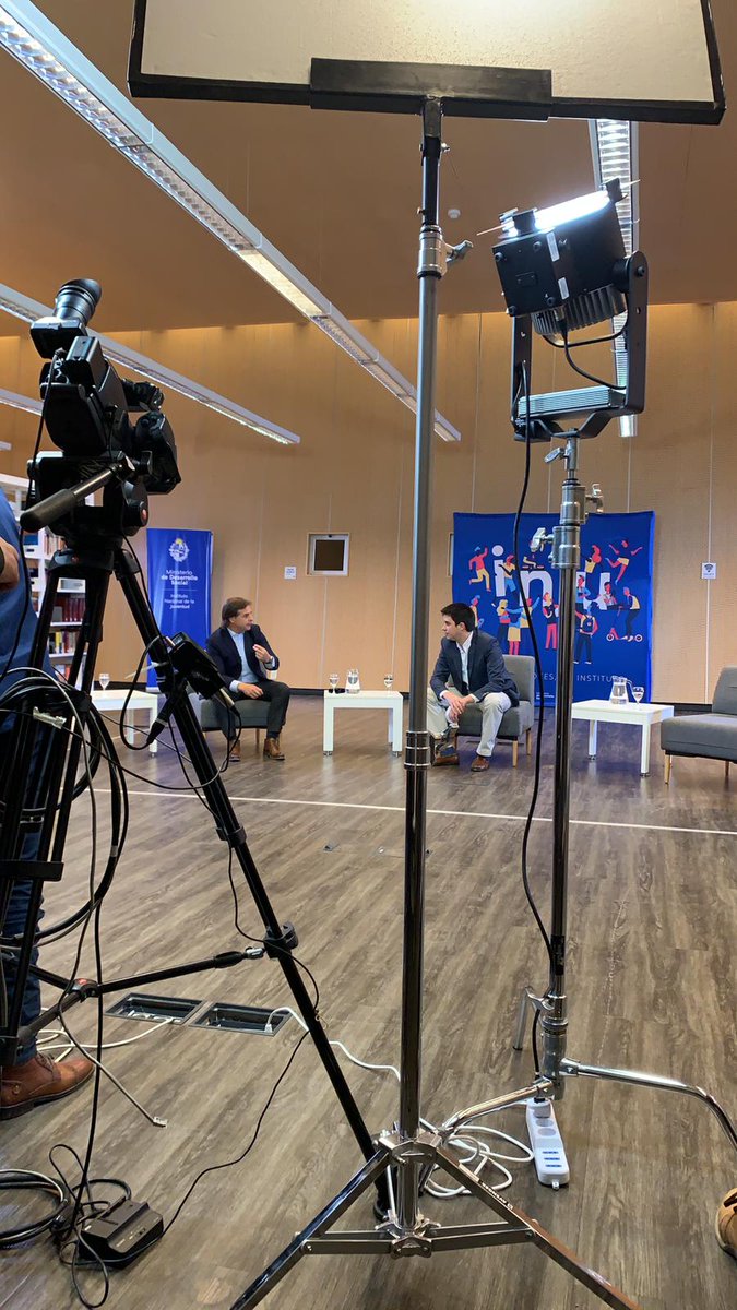 felipepaullier's tweet photo. Terminamos la primer #VueltaINJU con la participación de @Armandocastaing @Lupata90 @MariaPiaFM y @MaineFariello sobre juventud en la agenda pública. ¡Gracias presidente @LuisLacallePou por sumarte a conversar con nosotros! 💪🇺🇾 https://t.co/M9OfnZOTuz