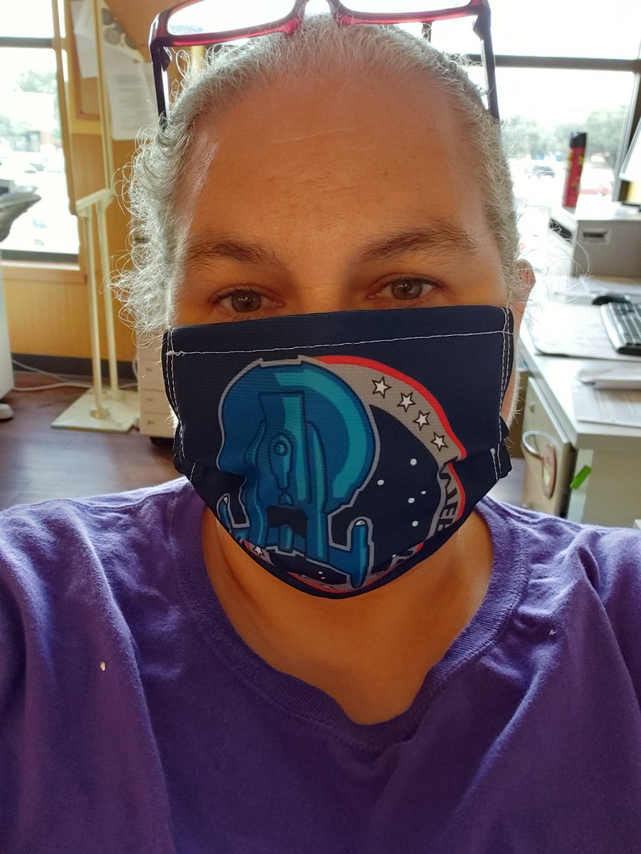 MichelleLeeAP's tweet photo. Representing my favorite series! 🖖 #ENT #favoritecrew #masks #myfandom #TripIsAlive #CloseTheGap #RomulanWar #BeginningofFederation #EnterpriseCrewNeedsMovies @StarTrek @startrekcbs https://t.co/y1AyJRJAqp