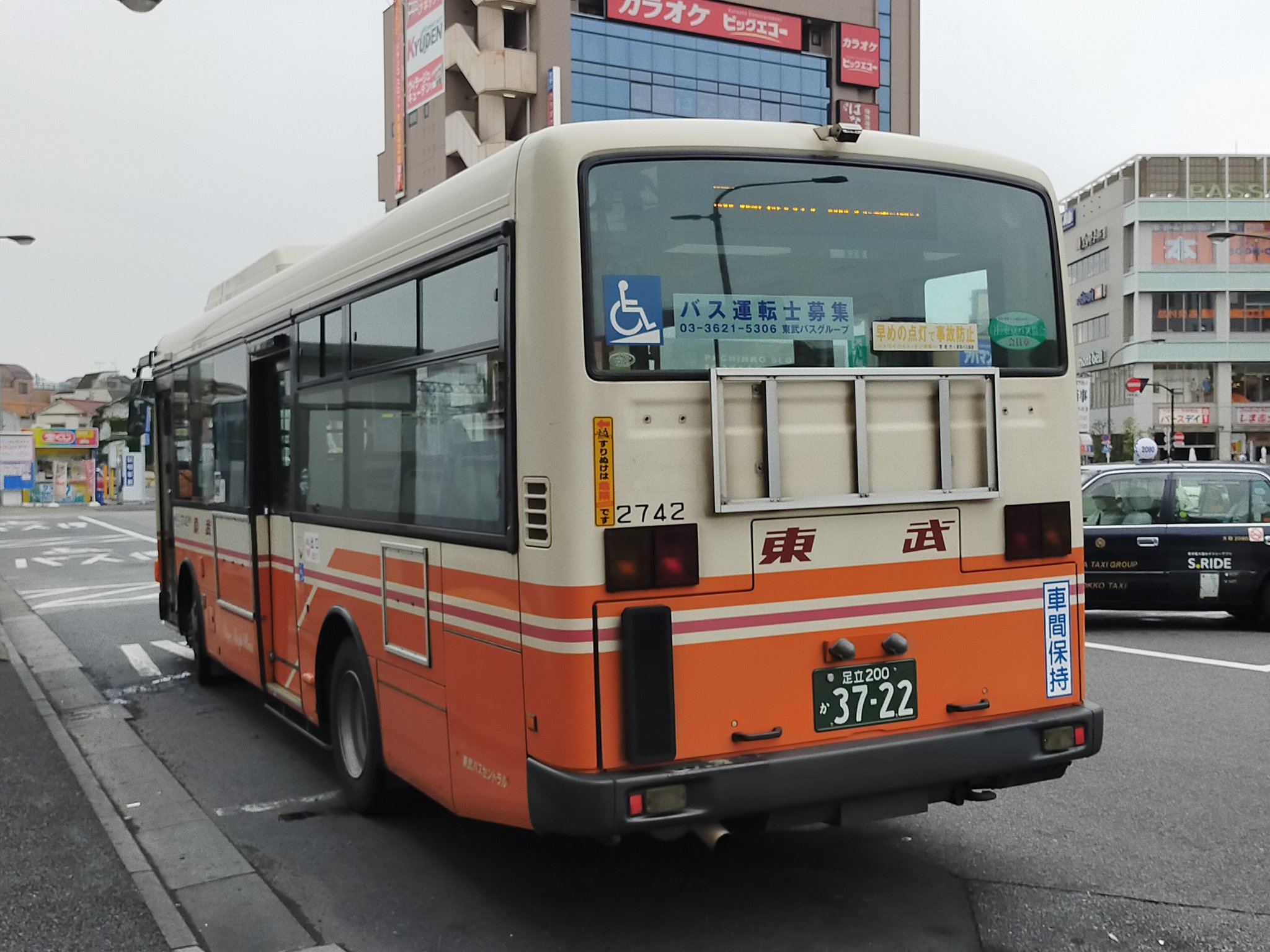 P484 東武バス2742乗合 調べたら花畑 草加 大師 と 転属した車のみたいで出戻りですかね なんか見かけたことあるのにナンバー高いなと思いました 笑