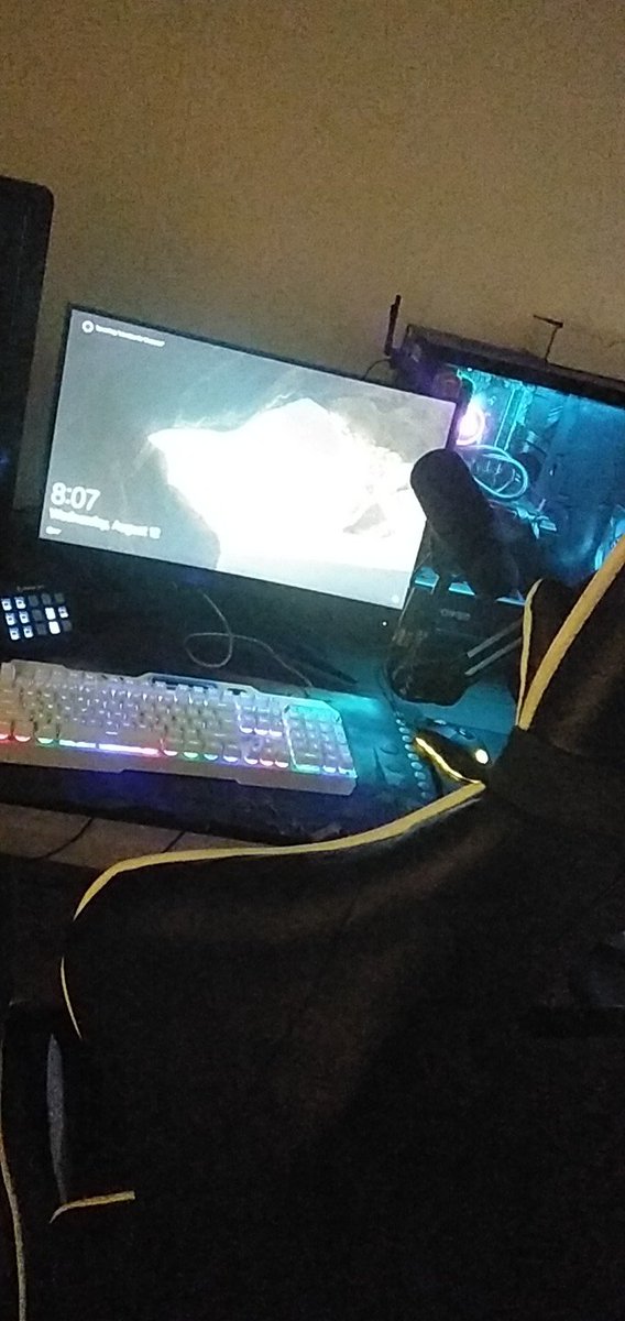 chopstalk1111's tweet image. We are home Chop stalkers!

And.... INTERNET BEING INSTALLED TOMORROW! 
#chops2020 #dviousnetwork #streamfamily