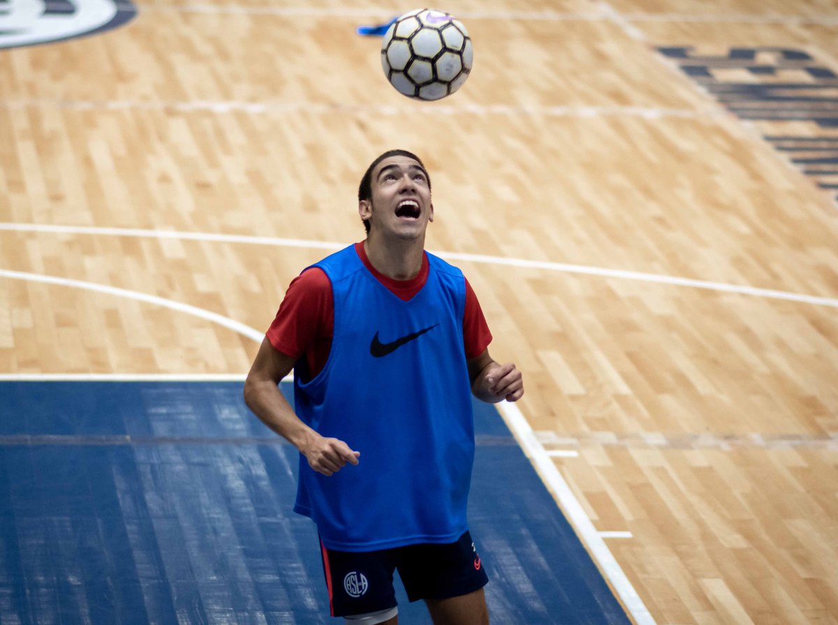 CASLAFutsal's tweet photo. 👀⚽️ Cada vez nos falta menos para volvernos a ver... 😍 https://t.co/64AAMFHple