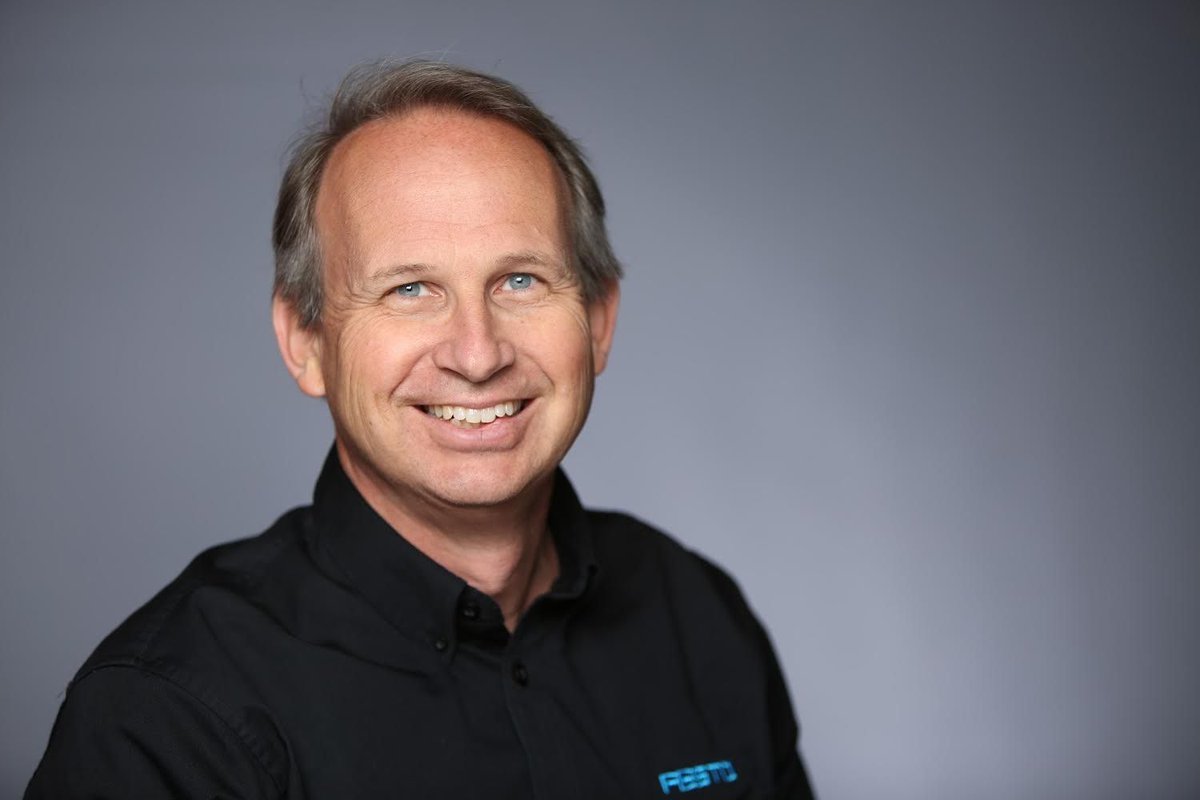 Mike_Nager's tweet photo. 5G and Industrial Training https://t.co/dgxkXqOlk6 https://t.co/NNZ1KGEO3J