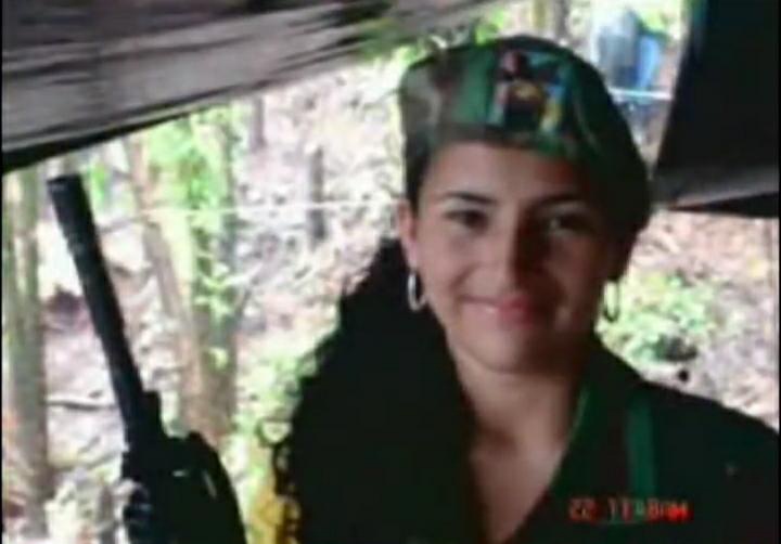 CorpoRosaBlanca's tweet photo. DENUNCIA: La niña Dolly Yaneth Cruz fue reclutada el 31- 10- 2000 cuando iba a cumplir 14 años en Morales Cauca por la Columna Jacobo Arenas del hoy @PartidoFARC. La madre señala como responsable al Senador @PCatatumbo_FARC que debe responder. Foto tomada días antes de los hechos https://t.co/zIguuoUPU9