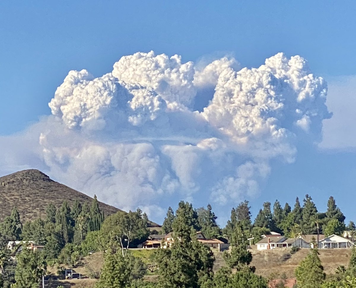 ItsMrFletcher2U's tweet photo. #LakeFire As seen from Thousand Oaks https://t.co/7Vmjzl9SQT