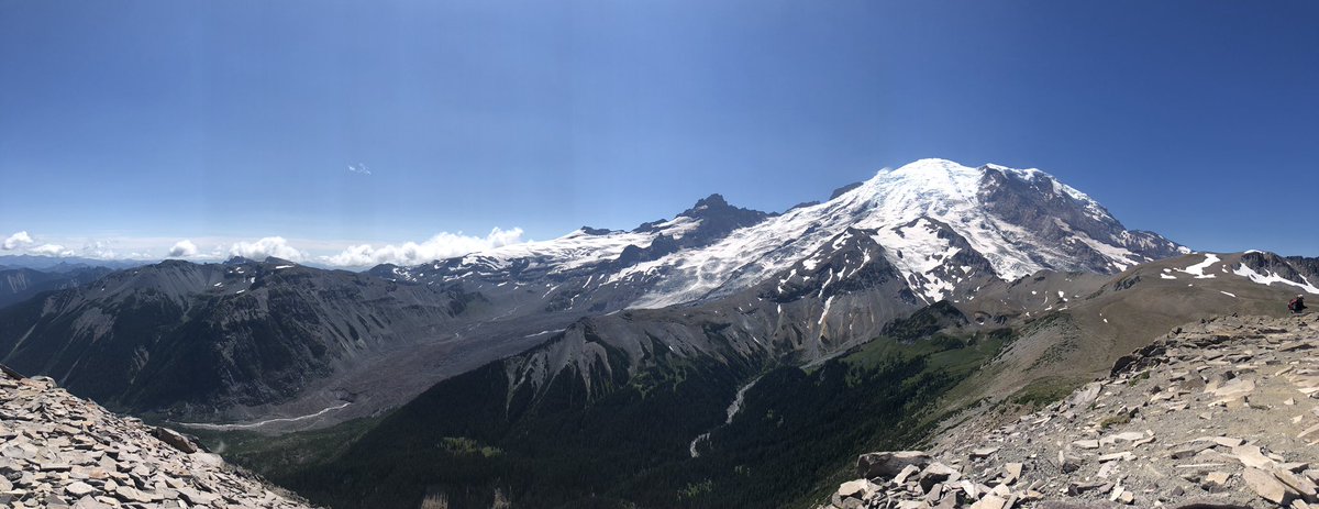 audg86's tweet image. Sunrise side of #MtRainier never disappoints.