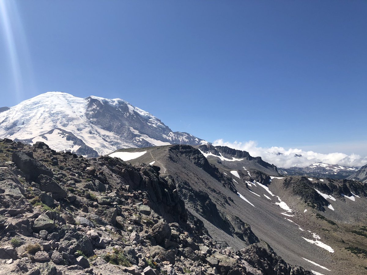 audg86's tweet image. Sunrise side of #MtRainier never disappoints.