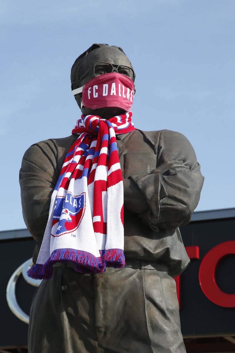 Sports in 2020: the Lamar Hunt statue in front of Toyota Stadium wears a mask in addition to an FC Dallas scarf: