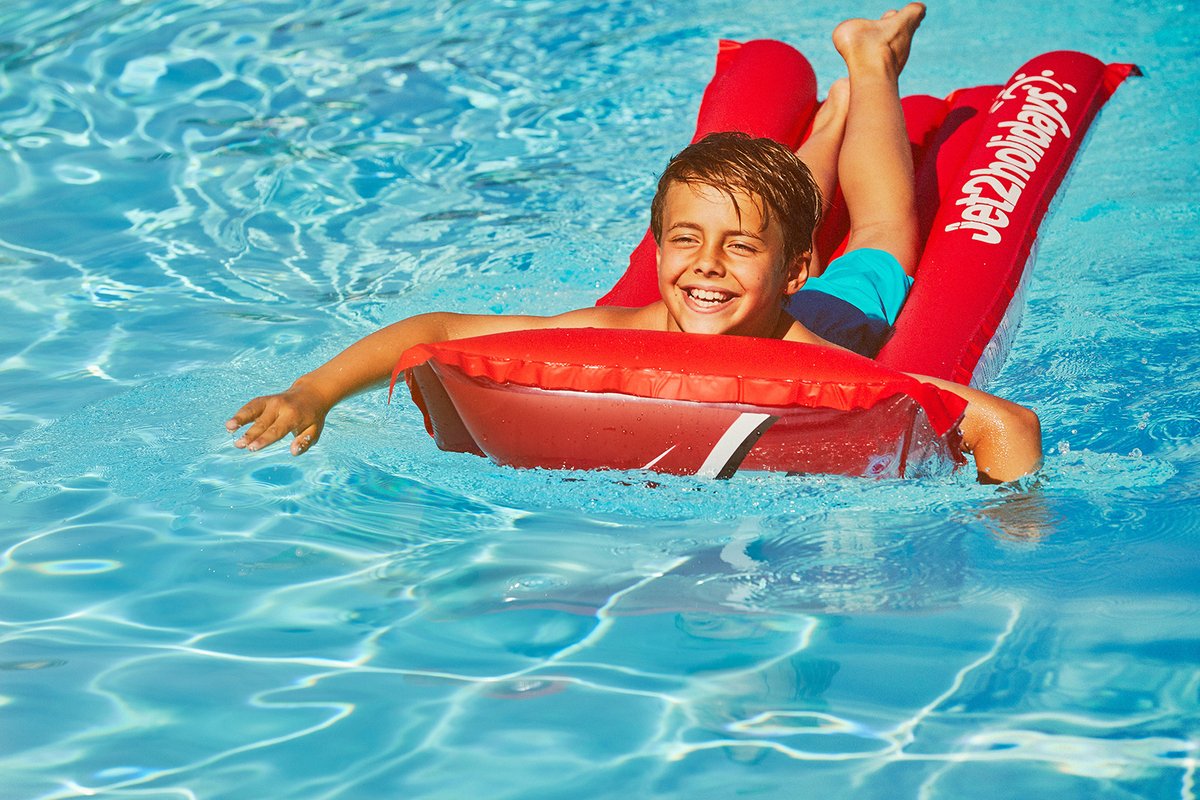 With the amazing weather we've been having it almost feels like summer! 🌞😎
What better way to enjoy it than smiling kids playing on the beach, in the sea and in the pool. 🏖️
These shots were from last summers shoot for Jet2 in the Canaries. 🌴

 #familyholidays #summerholidays