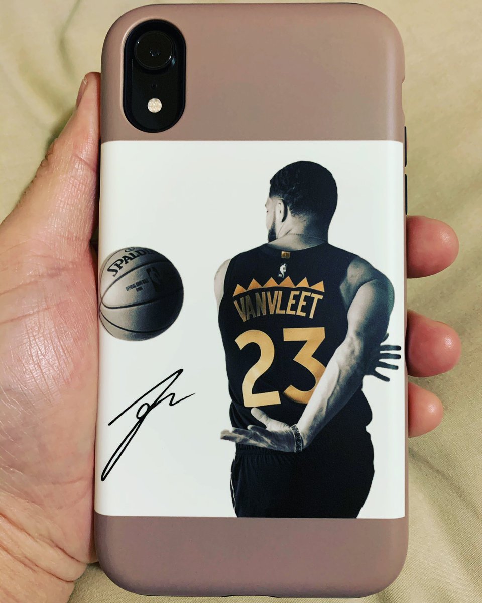 rml32378's tweet photo. Look @FredVanVleet i hope you could have this as one of your products @fvvshop i have this as my cellphone casing. 😍

#Page224Of365
#TheBest#23InNBA
#TheBestUnDraftedEver
#UnderRatedDefender
#TheBubbleManVanvleet
#ProudFanOfFrederico
#BetOnYourself💯🔥
#SteadyFreddy
#TheClutch https://t.co/rI5UCCS9z2