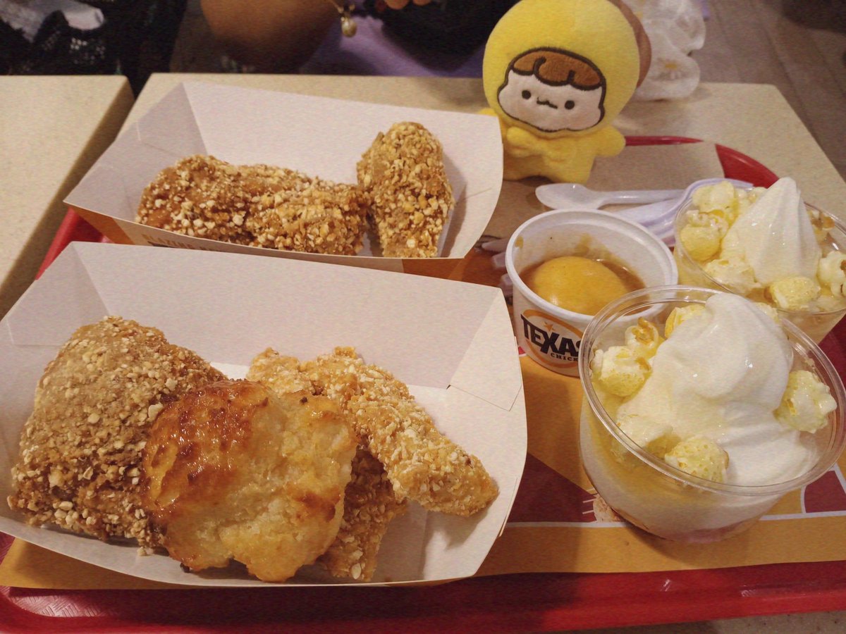 moochoco_'s tweet photo. Texas Chicken มีเมนูใหม่เทศกาลป๊อบคอร์นนี่ว้าว ในเซ็ตมีไก่กรอบป๊อบคอร์น ไก่ไม่มีกระดูกป๊อบคอร์น ไก่นุ่มกลมกล่อมหอมป๊อบคอร์นดีนะ ของหวานมีป๊อบคอร์นชอร์ตเค้ก ชอบบิสกิตมากไอศกรีมป๊อบคอร์นซันเดก็เริ่ด ไปลองกันวันนี้ถึง 23 ส.ค.น้า
#ไก่กรอบป๊อบคอร์นนี่ว้าว #Popcornival #TexasChickenTH https://t.co/0ith3a8OU5