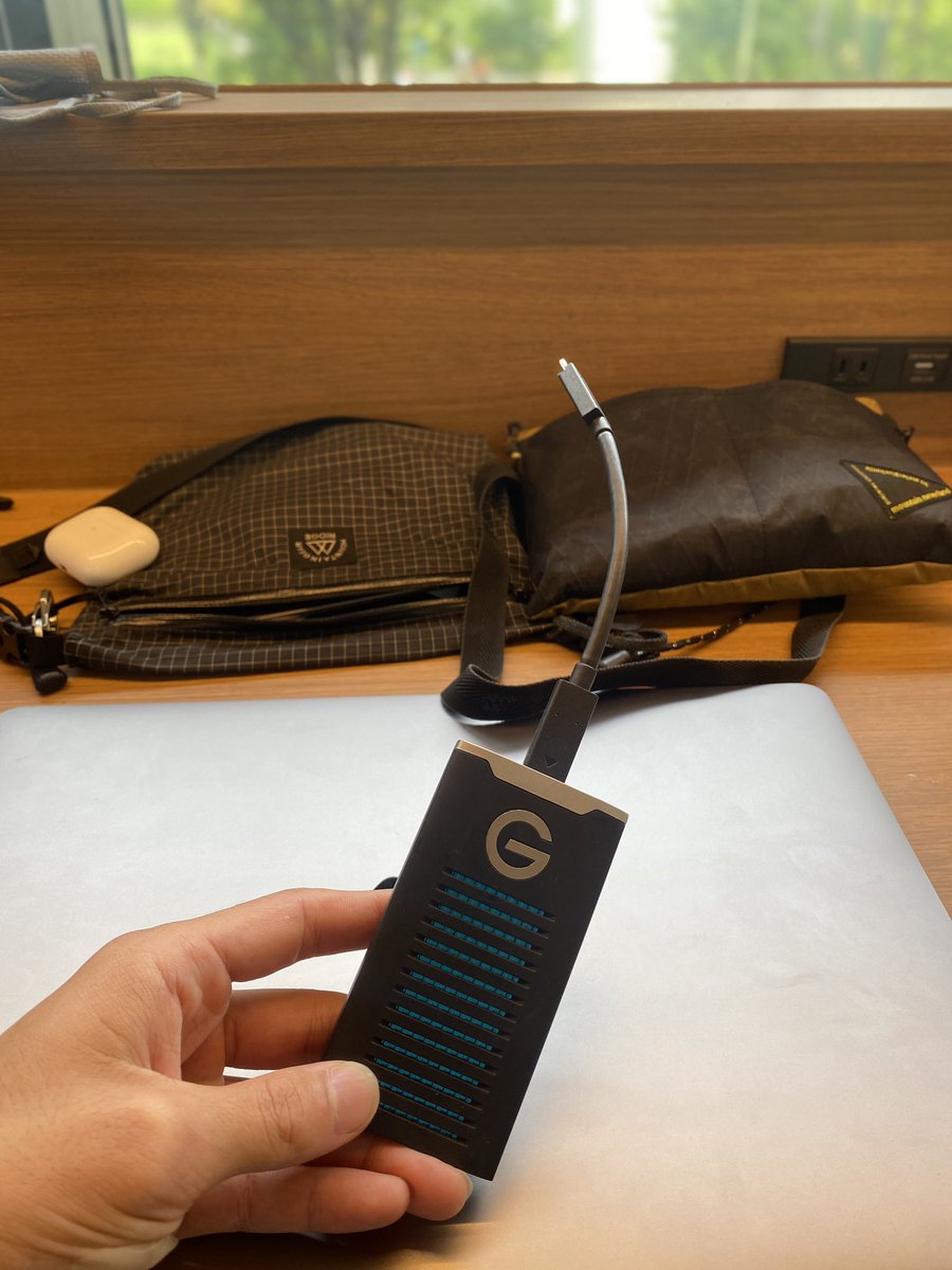 sumitaryo's tweet image. いつも一緒。
愛おしいG-Drive 2TB。

しかし、最近は4TBのSSDが欲しすぎて死にそうです🥺

#gtechnology さん！！