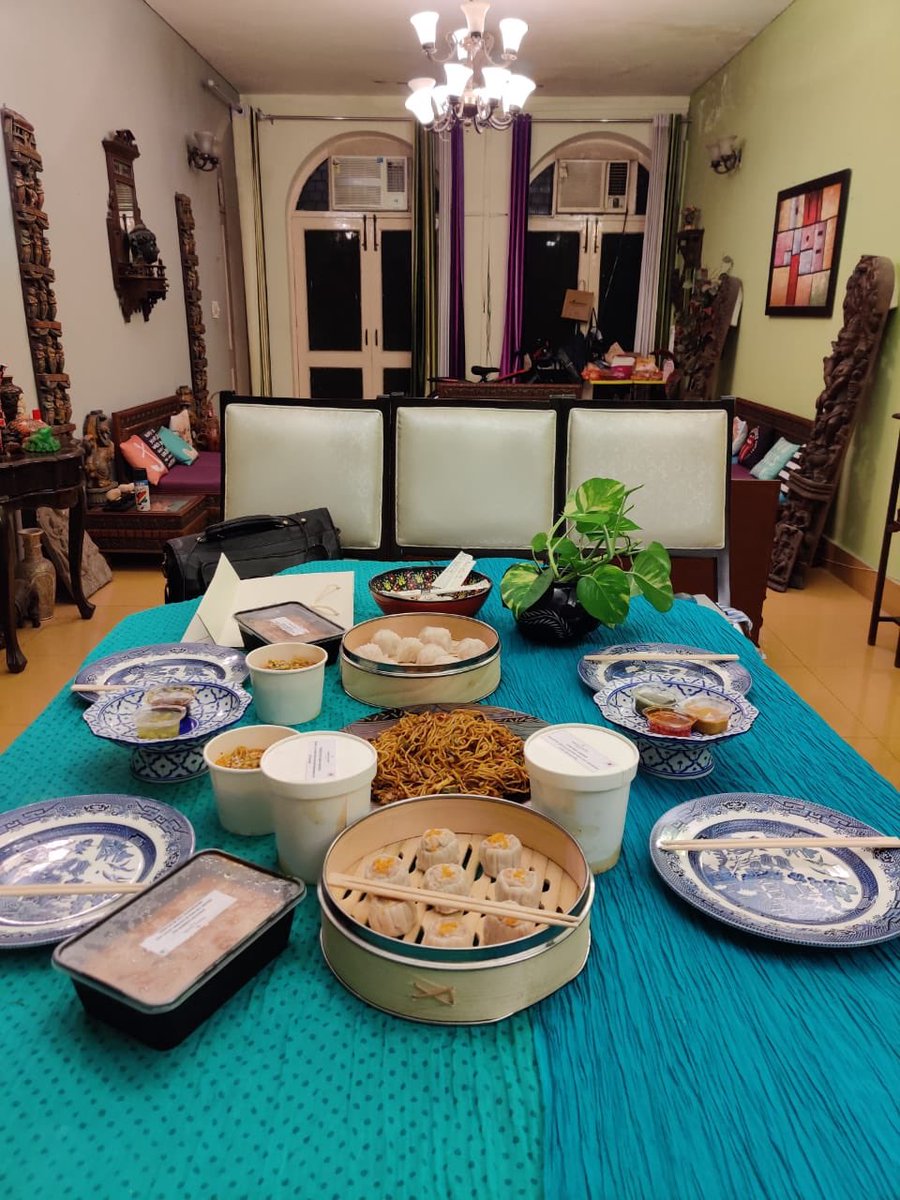 neeta_com's tweet photo. When you canโt go to the restaurant, let the restaurant come to you! Finedining @home with these tasty treats fm @ShangrilaNewDel Yum Oriental cuisine fm the feted #shangpalace #foodsogood #finediningathome #myhome #lovinglockdown #chinesefood #dinner #restaurant #fivestardining https://t.co/m9OKkRWHrl