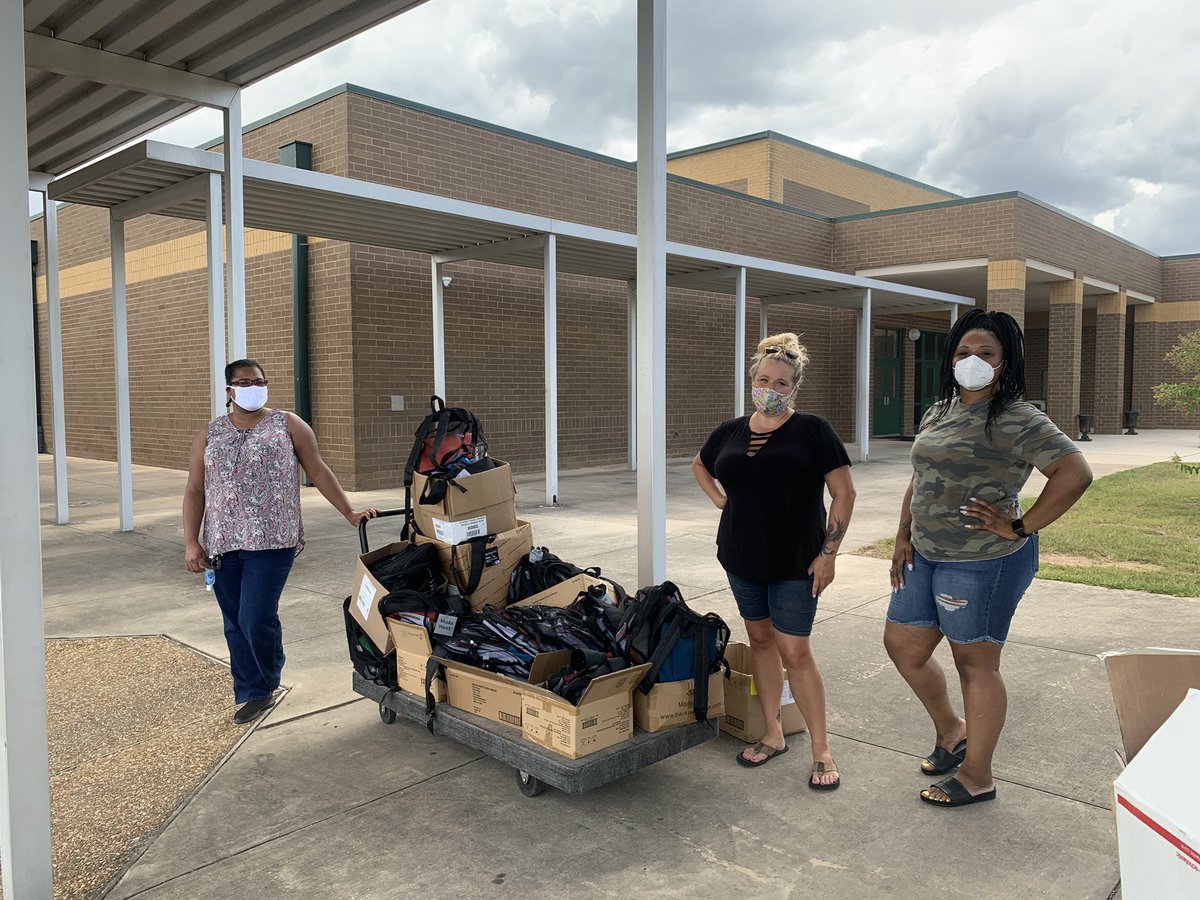 JoCoLaReads's tweet photo. These Jones Coubty bus drivers worked to pass out book bags and books on 8/3. THEN after the event they drove along their routes and delivered to students who would have no other way to get the materials.  I am proud to work with people like this.  #superjcss #jocolareads https://t.co/r5sWb9WSK5
