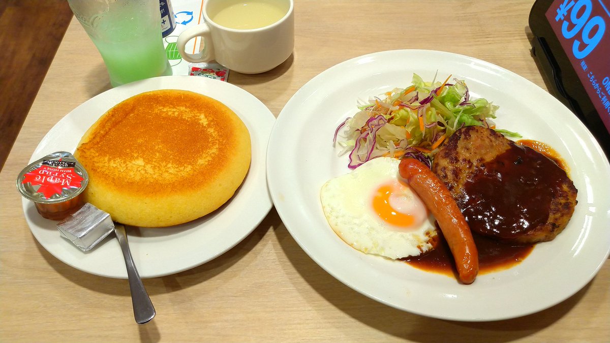 hukutyo's tweet photo. 去年より体重減ってたので、ジュースにハンバーグにパンケーキにスープをたらふく食べた😋←台無し
朝ごはん我慢するの辛かった🙄w https://t.co/honXe3sNBy