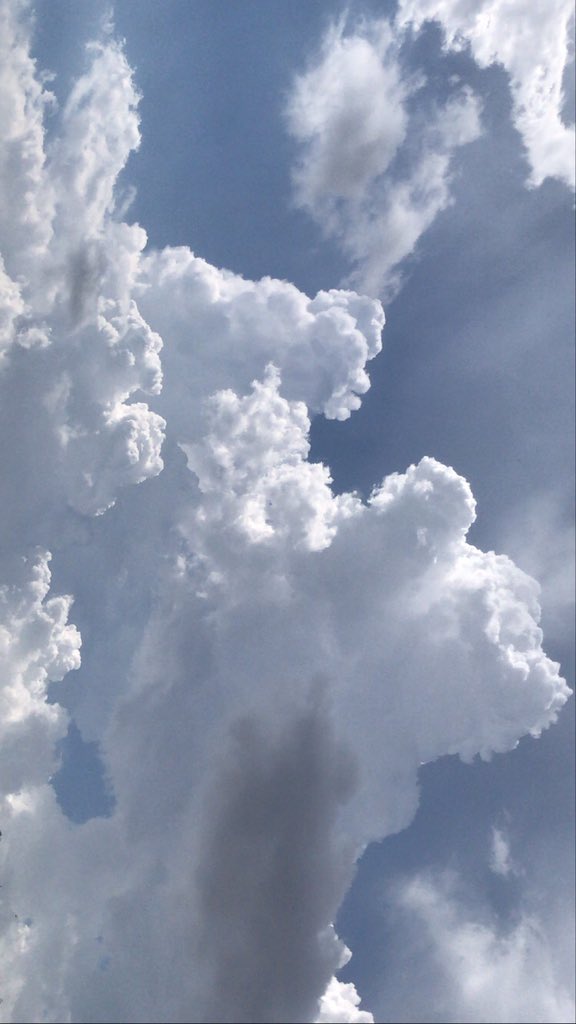 rebeangulol's tweet photo. El día de hoy me dediqué a tomarle fotos al cielo https://t.co/SveCLCKt9u