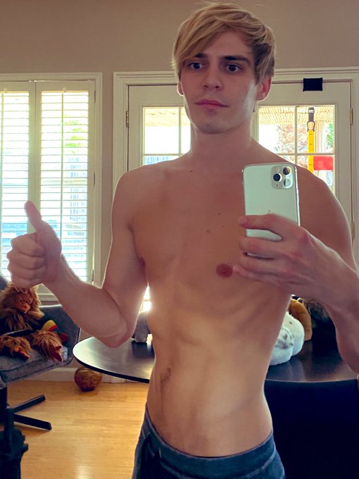 Kyle 1.5? 😬 https://t.co/SDrVqaag7t<a href="/tag/morningwood"class="tags"><span>#morningwood</span></a>