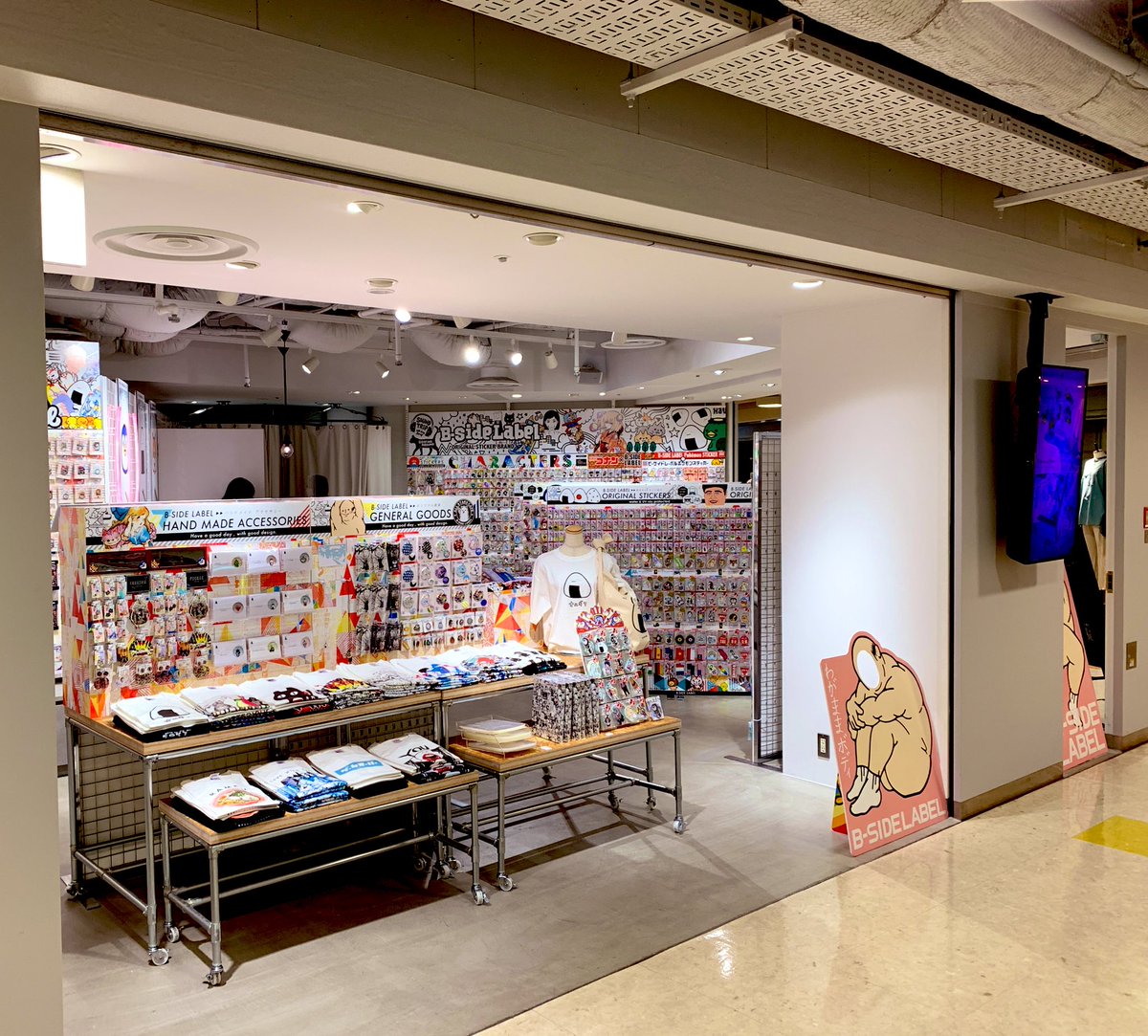 ステッカー屋 B Side Label おはようございます 本日いよいよオープン 大阪梅田hep Five地下1階にて 写真スポットもたくさんです Bsidelabel Hepfive 梅田popup