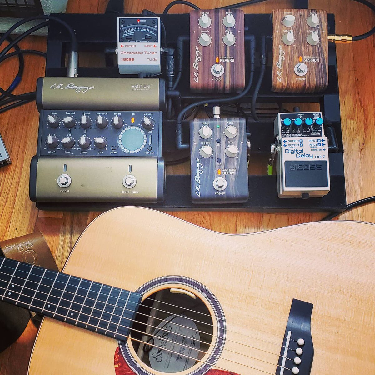 southpawpete's tweet photo. Providing my own soundtrack to a lazy August afternoon. 

#SimonAndPatrick Showcase Rosewood 
#LRBaggs
#AcousticPedalboard https://t.co/0Sts2EMpip