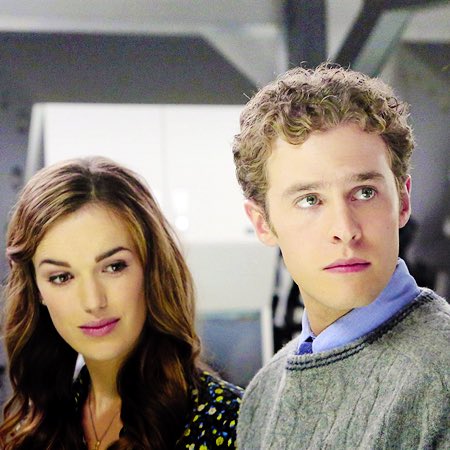 LauRenaTamara's tweet photo. These two went from struggling in the field to saving the world 😭😭😭 THE GROWTH #AgentsofSHIELD https://t.co/G6pXZg4V7r