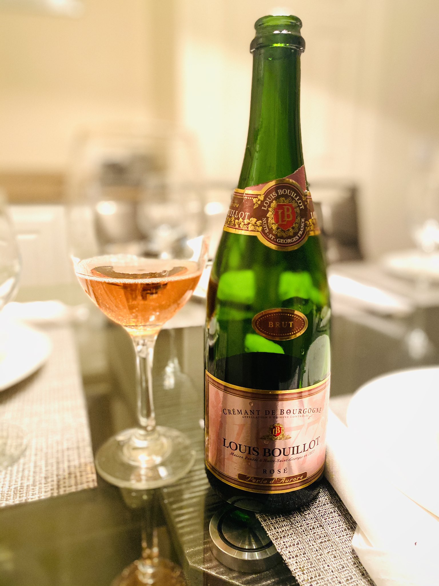 Happy hump day cheers 🥂 https://t.co/IVJp1louzF