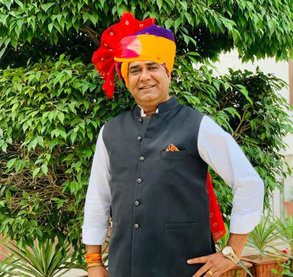rajuchopra_'s tweet photo. Happy birthday @Ramswaroopinc Uncle 🎉🎉🎉🎉 https://t.co/8J2gzHNaDz