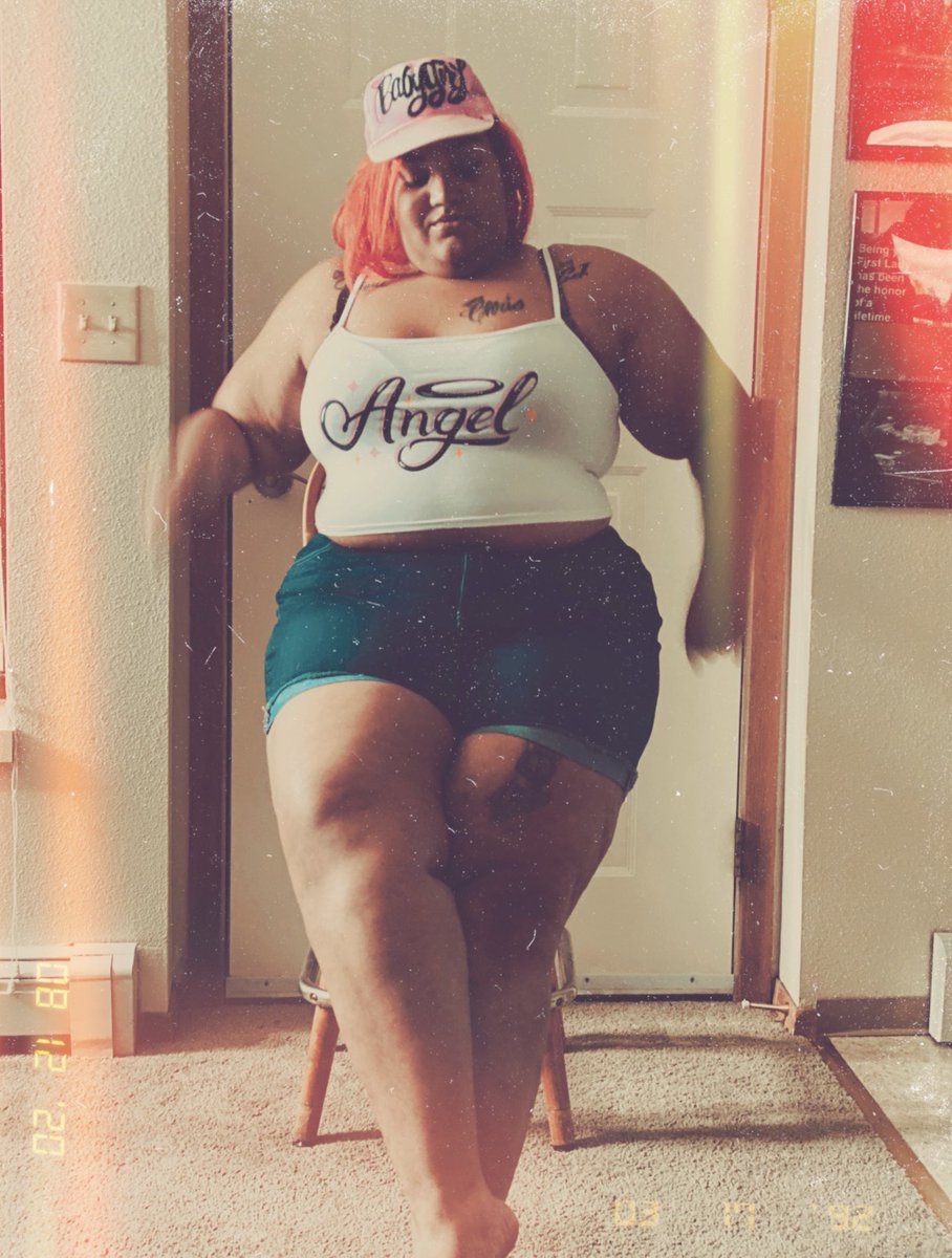kiaCandace's tweet photo. 9️⃣0️⃣s Baby  Your favorite BBW 💋| #fashionnova #fashionnovacurve @fashionnova @fashionnovacurve  #90sfashion #airbrush #airbrushtshirt #bbw #retrocam https://t.co/XqjtlZgBAD