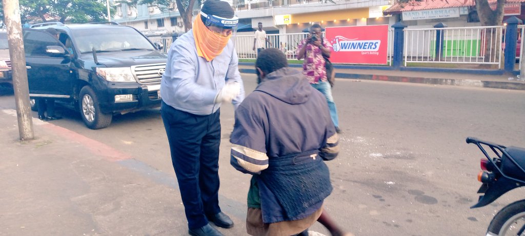 VarneyPerry7's tweet photo. @upjit_jeety Charismatic (Jeety) Honorary consul general to Liberia Upjit Singh Sachdeva his gesture day-day no age limit hot cooked distribution in the fight against covid-19 
@PMOIndia 
@DrSJaishankar 
@MEAIndia 
@EOIIvoryCoast 
@MOS-MEA https://t.co/lHDrjC6f41