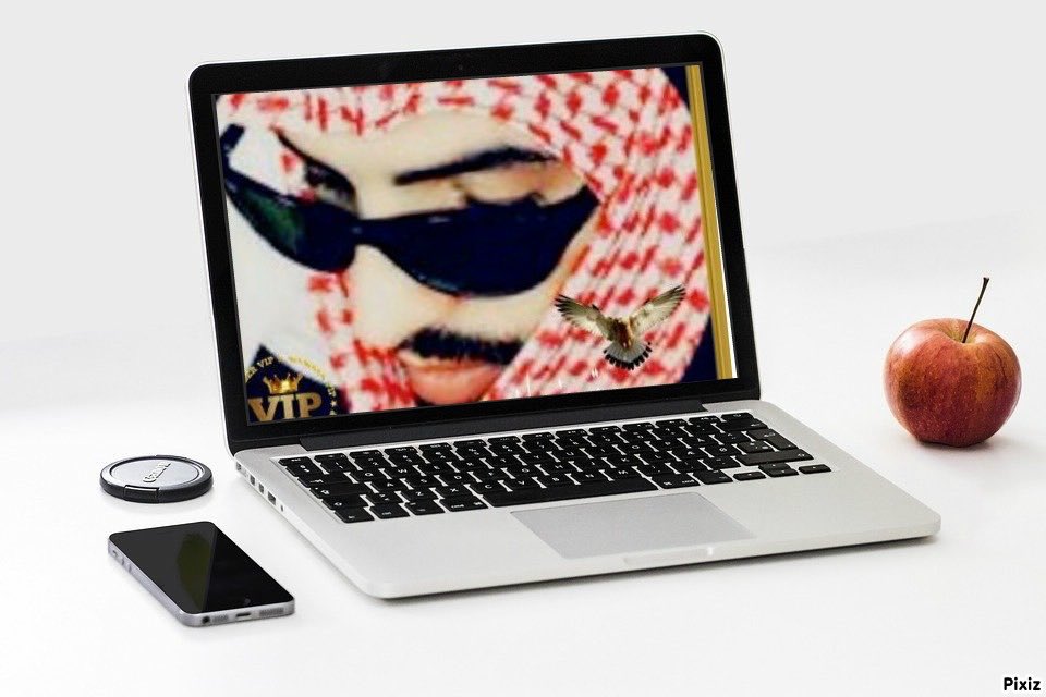 السّعادة ﻻ تحتاج إلى معجزات عظيمة
كلّ ما تحتاجه قلب متسامح , وجه مبتسم 
وقناعة بالرزق و ثقة تامّة بالله
وتذكر ان من أسباب السعاده ؛ لسان 
يحمد اللہ في السراء والضراء.