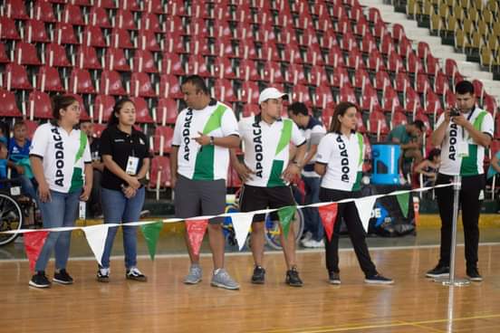 Jessica_LRB's tweet photo. Hace un año en paralimpiada. Uno de los eventos más motivacionales y enriquecedores en los que he tenido la oportunidad de estar. 

Con niños y jóvenes que se esfuerzan día a día y que nos dan la lección de que no hay límites. Son un gran ejemplo. https://t.co/yB8oxX9rcu