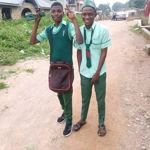 EOmobaba's tweet image. We are the benefit boy⭐🌟🌟 @officialnairam1  @BenefitBeauty @ObaMohbadImole