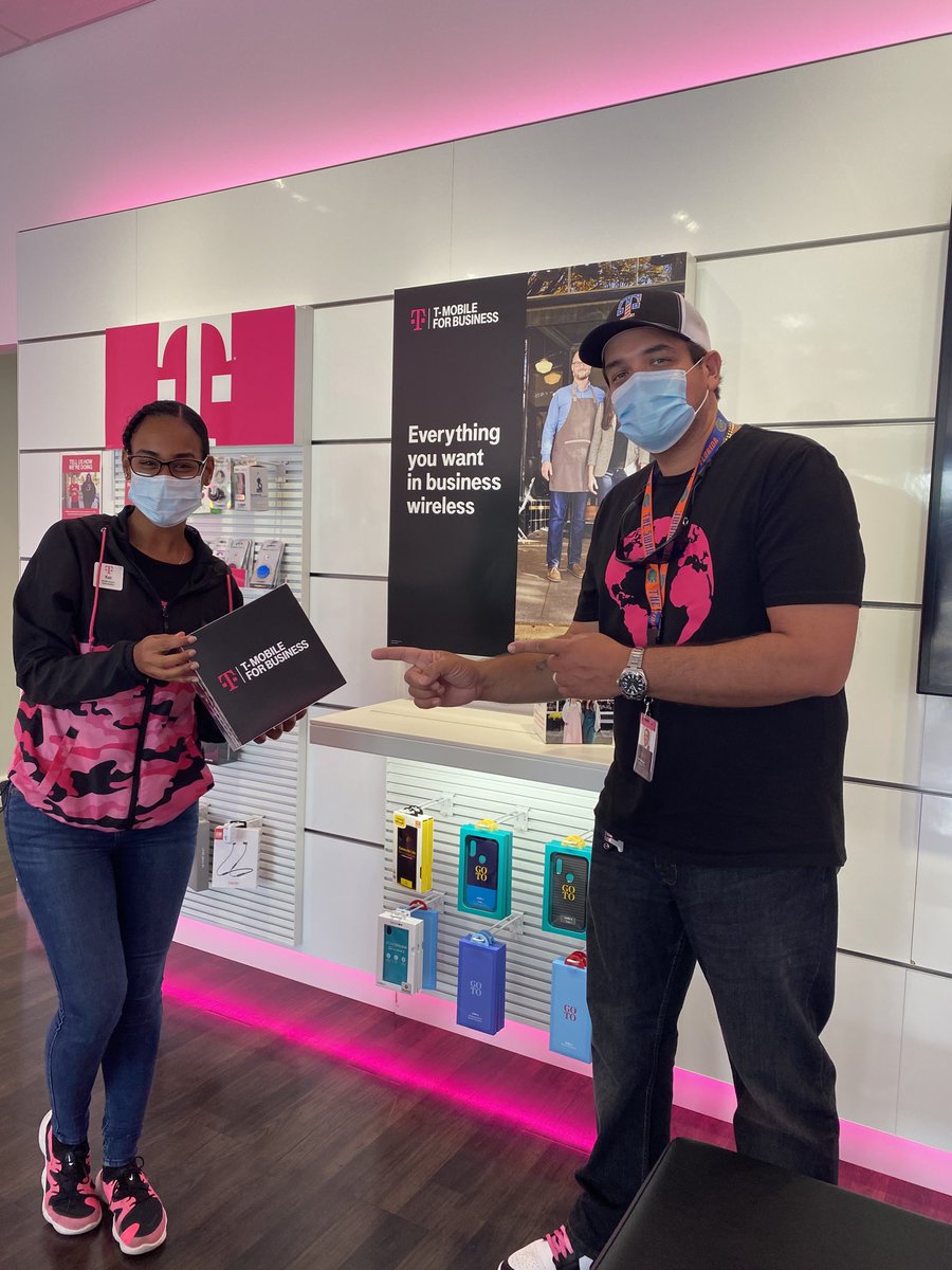 Thanks ⁦⁦<a href="/Pedro_Roman_III/">Pedro Roman</a>⁩ RDM, for stopping by Gardens Park Store. We appreciate all the support to keep on helping our #TFB customer’s. #OrlandoElite #FloridaHeat #SouthNeverSettles <a href="/TMobile/">T-Mobile</a> #WeWontStop ⁦<a href="/ARod_013/">Andrés R.</a>⁩ ⁦<a href="/JROSELL01/">Jenn Rosell</a>⁩ ⁦<a href="/StephenJamesA/">Stephen Armstrong</a>⁩