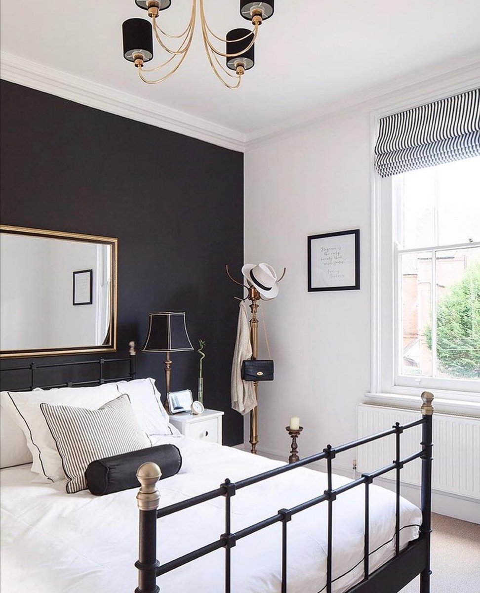 karlarodriguezv's tweet photo. El negro, un color difícil de utilizar en decoración. Roba luz y trae connotaciones negativas, pero es el protagonista en transmitir elegancia y personalidad. Acá una serie de imágenes para utilizarlos de manera audaz y original.
#interiordesing #desing #moderndesing #diseño https://t.co/UALkdpHJVl