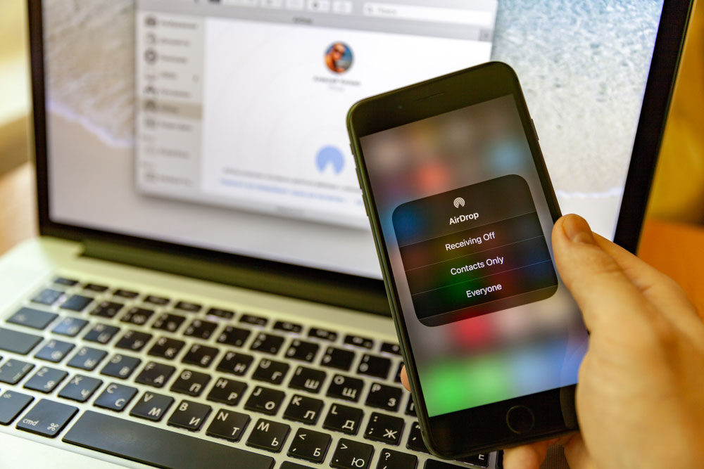 InsiderVillage's tweet photo. Computer Village Insider - Use these 11 critical iPhone privacy and security settings right now to make your iPhone as private as it can be #Apple #computervillage #ComputerVillageInsider #iphoneprivacysettings #iphoneSecuritytips #Phones https://t.co/yj0SwKNQne https://t.co/UrVtyum7Bt